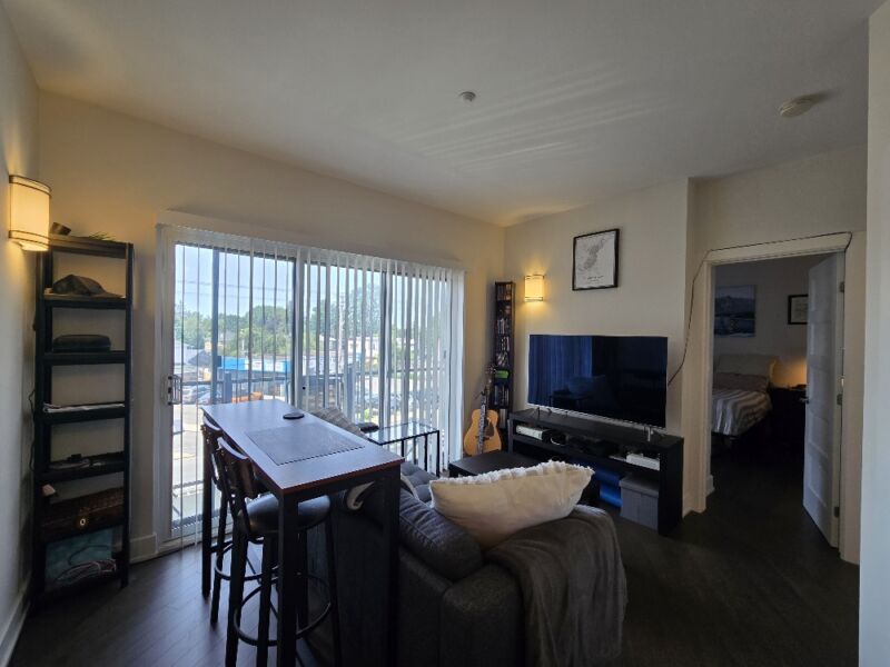 301/999 Merivale road, Ottawa, Ontario K1Z 6A6 Canada