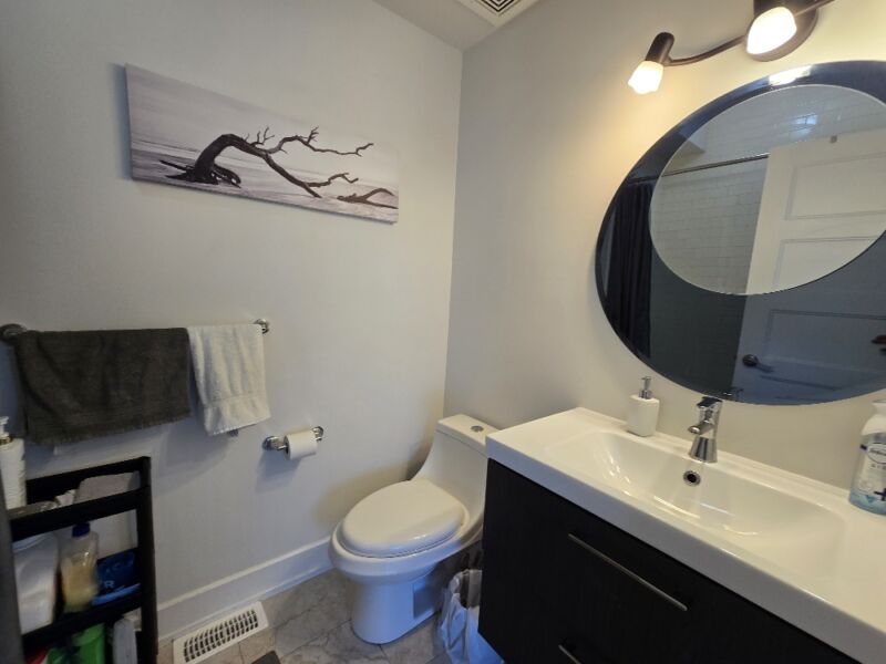 301/999 Merivale road, Ottawa, Ontario K1Z 6A6 Canada